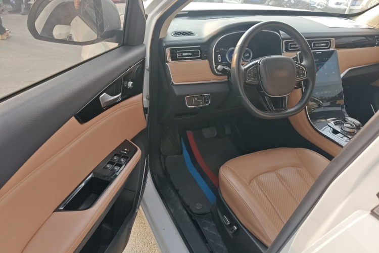 中国重汽VGV VGV U75PLUS 2021款 2.0TGDI 奇趣山地版 7座中控内饰20