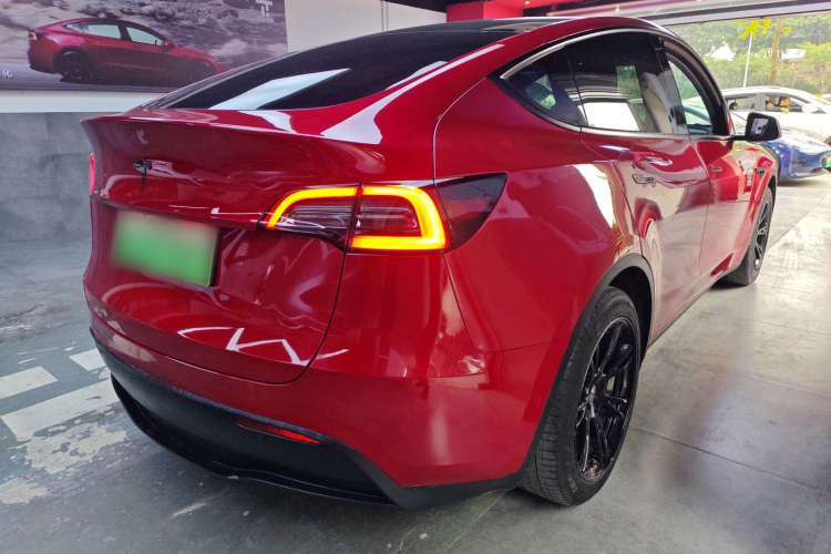 特斯拉 Model Y 2022款 后轮驱动版车身外观7