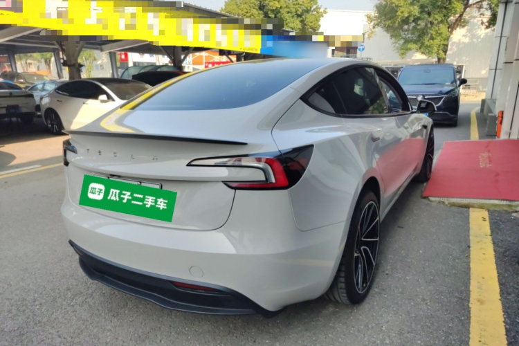 特斯拉 Model 3 2023款 长续航全轮驱动版车身外观7