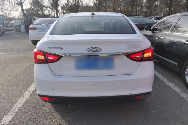 奇瑞 艾瑞泽5 2016款 1.5L CVT领锐版车身外观6