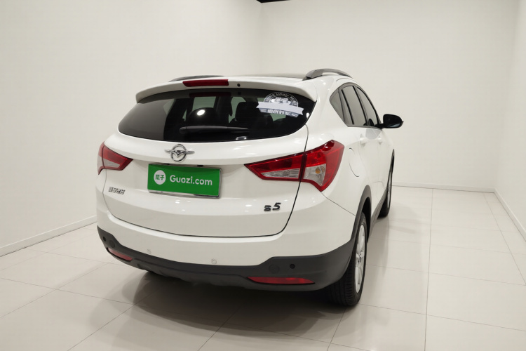 海马S5 2015款 1.6L 手动舒适型车身外观7