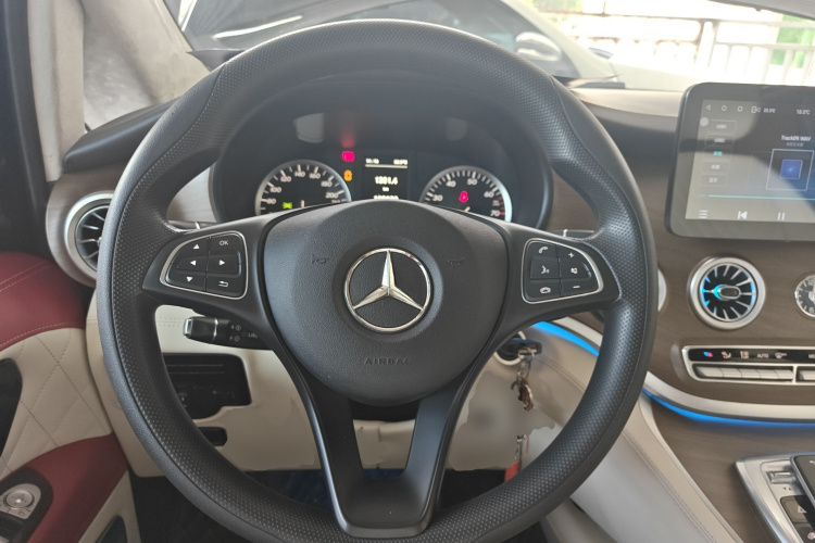 奔驰 威霆 2018款 2.0T 精英版 7座 国VI中控内饰13