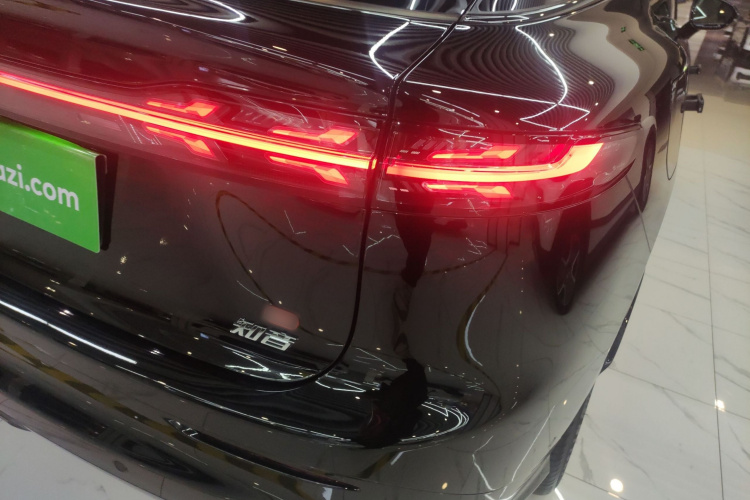 岚图汽车 岚图知音 2025款 四驱乾崑版车身外观9