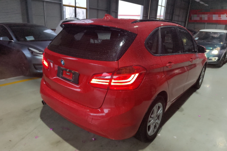 宝马2系旅行车 2016款 218i 领先型车身外观7
