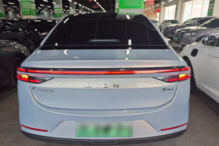 埃安 AION S Plus 2022款 80 科技版车身外观6