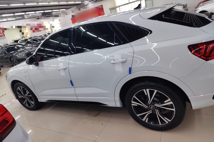 奥迪Q3 Sportback 2022款 40 TFSI 时尚型车身外观4