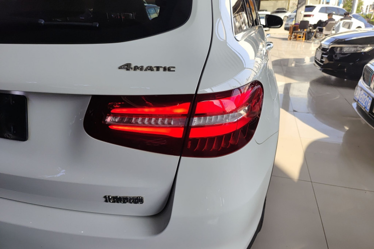 奔驰GLC 2018款 改款 GLC 260 4MATIC 动感型车身外观9