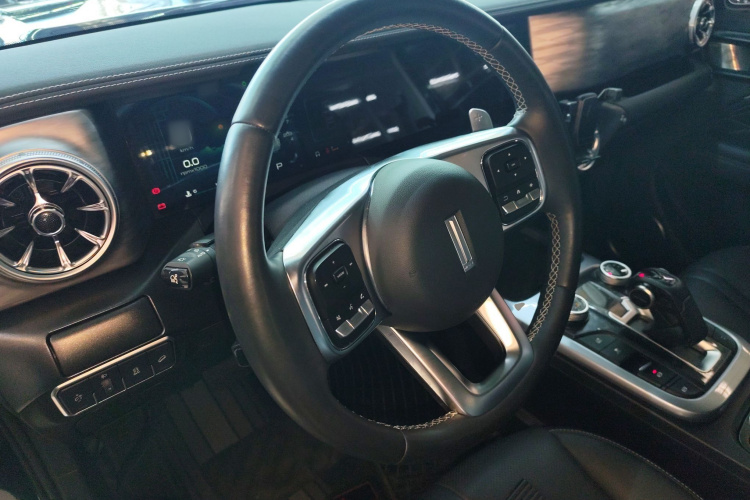 坦克300 2021款 越野版 2.0T 征服者中控内饰13