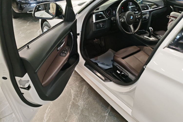 宝马3系 2019款 320Li M运动套装中控内饰20