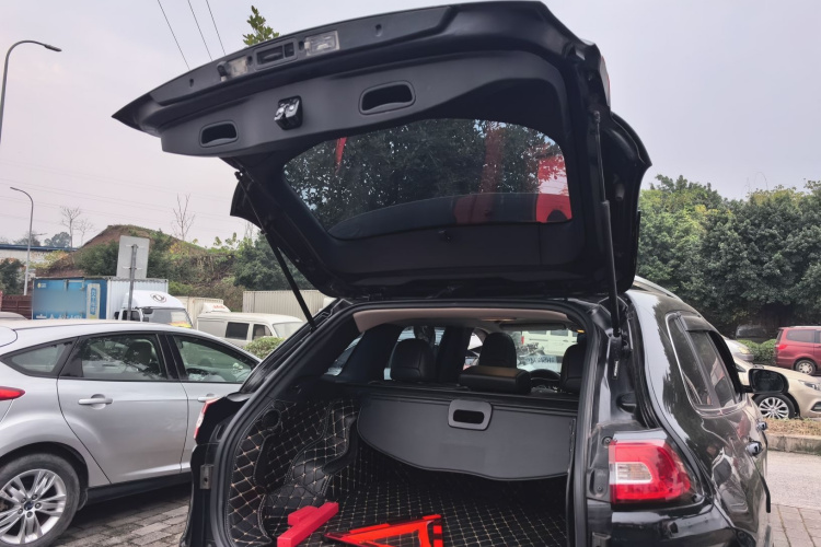 Jeep 自由光 2017款 2.4L 专业版机舱底盘23