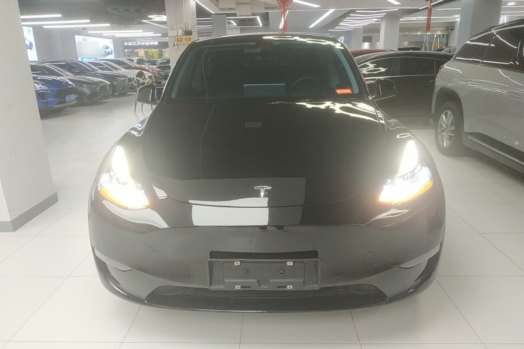 特斯拉 Model Y 2022款 改款 长续航全轮驱动版车身外观2