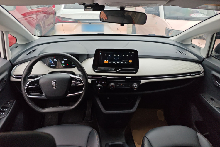 奔腾NAT 2023款 PRO 舒享出行加长版 425km中控内饰12