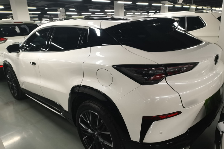 长安UNI-T 2023款 第二代 1.5T 尊贵型车身外观4