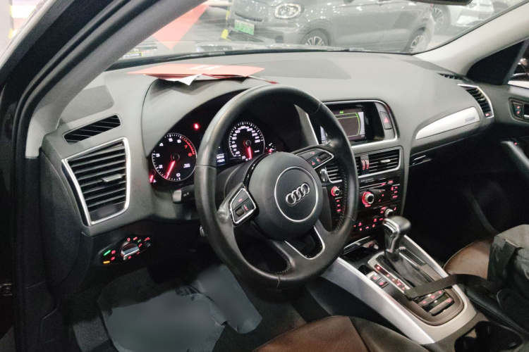 奥迪Q5 2016款 40 TFSI 技术型中控内饰7002