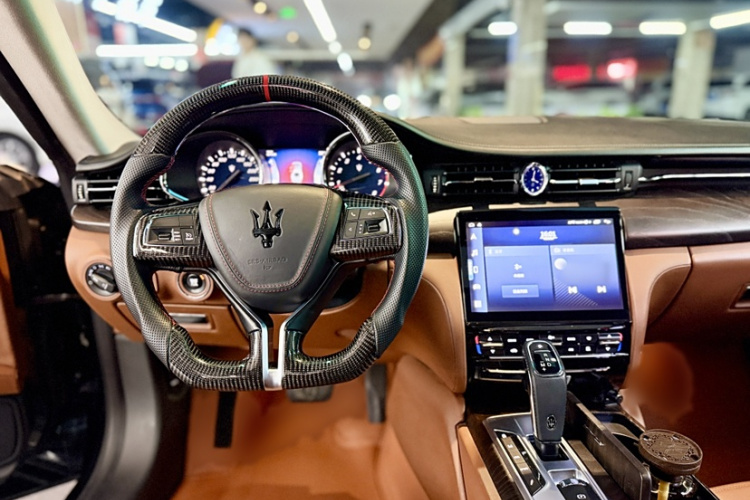 玛莎拉蒂 总裁 2013款 3.0T 标准型中控内饰7004