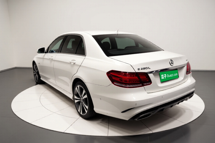 奔驰E级 2015款 E 260 L 运动型车身外观5