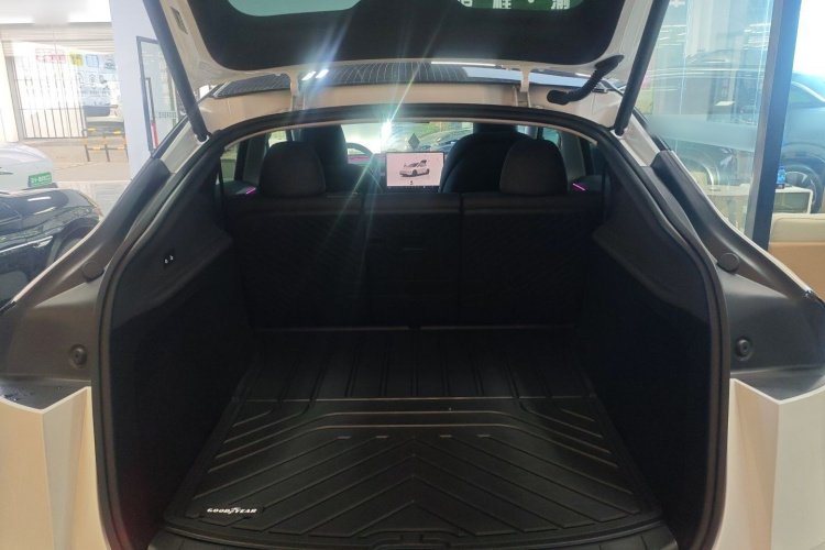 特斯拉 Model Y 2025款 长续航全轮驱动版局部细节23