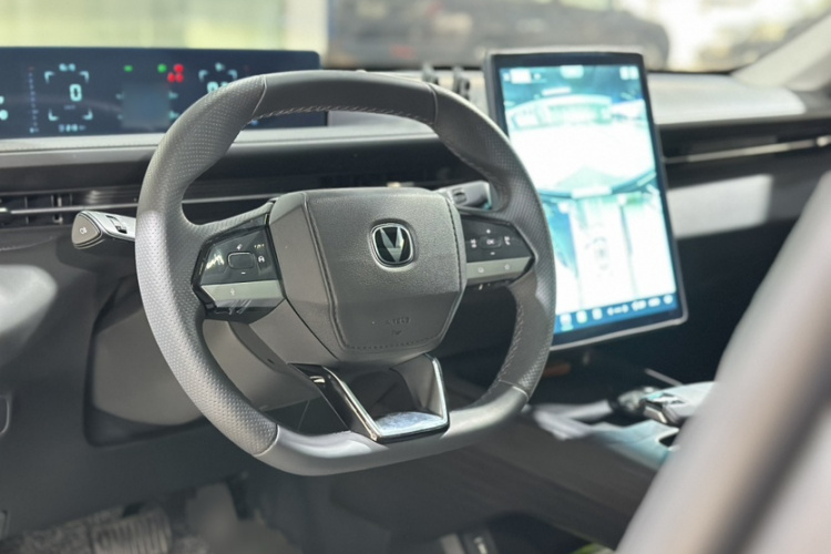 长安 逸动 2025款 蓝鲸 1.5T 500Bar尊贵型车身外观6011