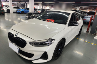 宝马1系 2022款 125i M运动曜夜版