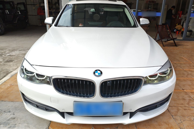 宝马3系GT 2017款 320i 时尚型车身外观2