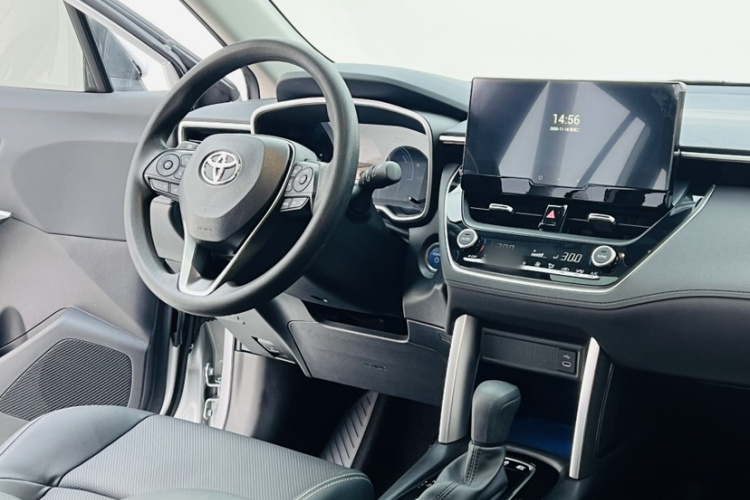 丰田 锋兰达 2023款 2.0L 智能电混双擎 豪华版中控内饰7005