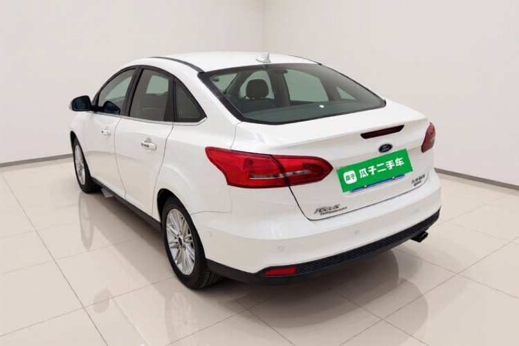 福特 福克斯 2017款 三厢 EcoBoost 180 自动旗舰型车身外观5