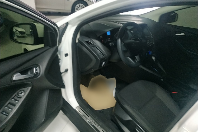 福特 福克斯 2018款 两厢经典 1.6L 自动舒适型智行版中控内饰20