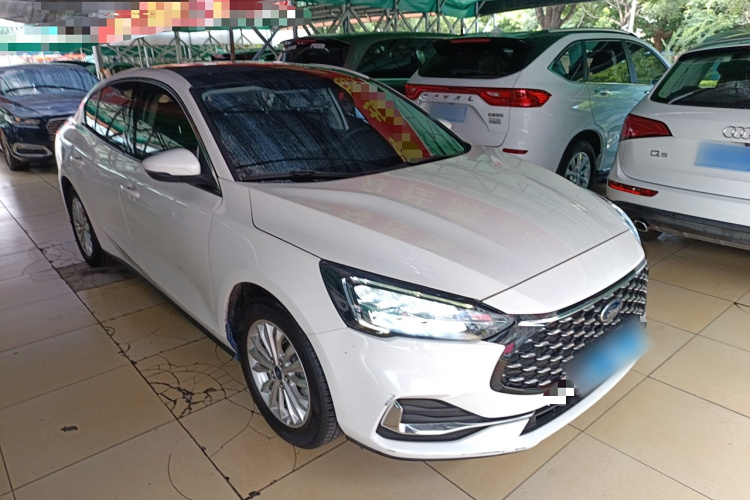 福特 福克斯 2021款 三厢 EcoBoost 180 自动锋潮型车身外观3