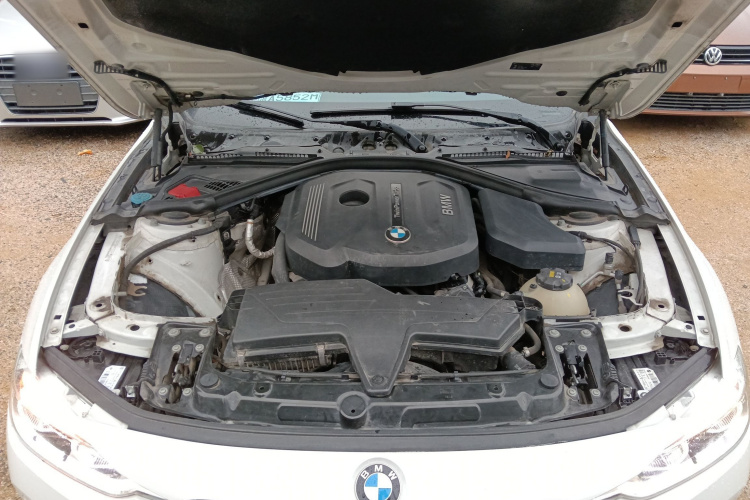 宝马3系 2017款 318i 时尚型机舱底盘24