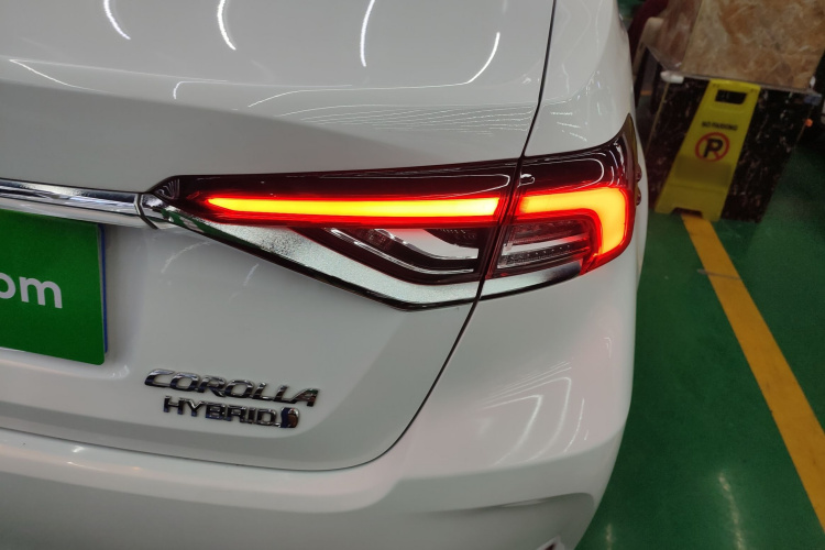 丰田 卡罗拉 2023款 1.8L 智能电混双擎 先锋版车身外观9