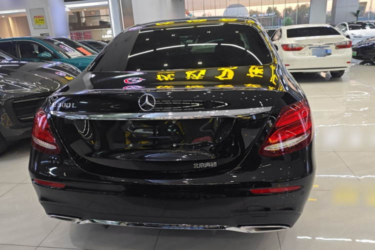 奔驰E级 2020款 改款 E 300 L 运动时尚型车身外观6