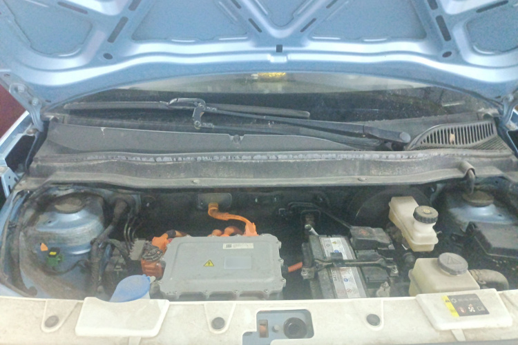 欧拉黑猫 2019款 301km 标准版机舱底盘24