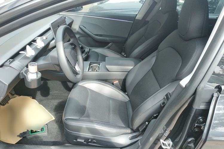 特斯拉 Model 3 2023款 后轮驱动版中控内饰19