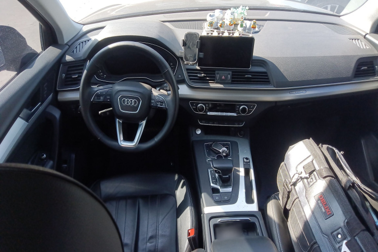 奥迪Q5L 2020款 改款 40 TFSI 荣享时尚型中控内饰12