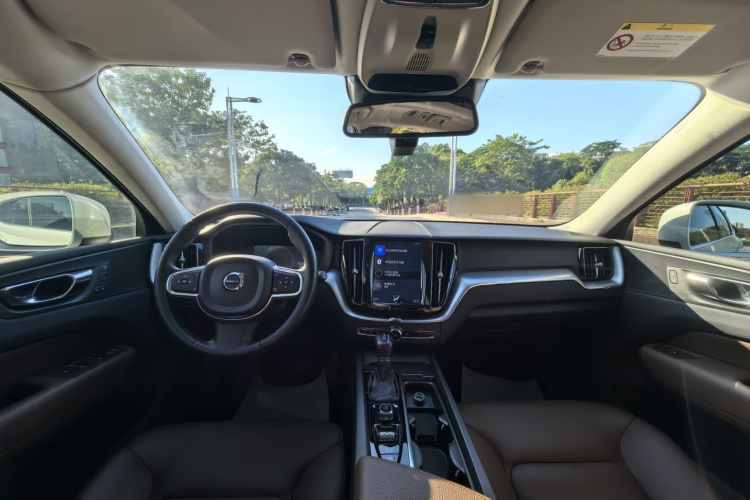 沃尔沃XC60 2019款 T5 四驱智逸版 国VI中控内饰7002