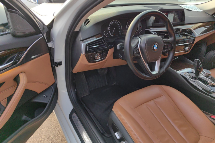 宝马5系 2018款 528Li 上市特别版中控内饰20