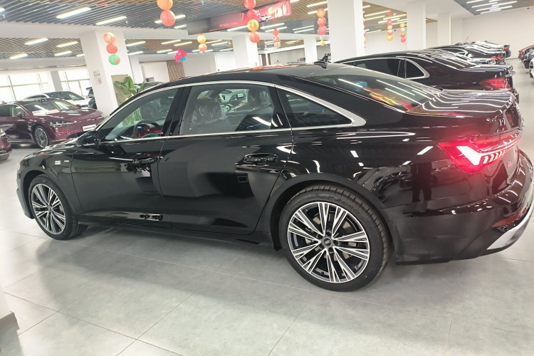 奥迪A6L 2026款 45 TFSI quattro 臻选动感型车身外观4