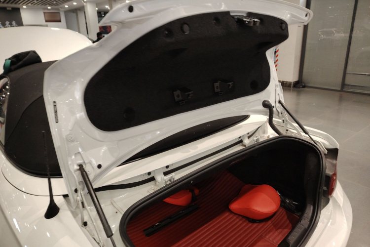 宝马2系(进口) 2019款 225i 敞篷轿跑车 运动设计套装局部细节23