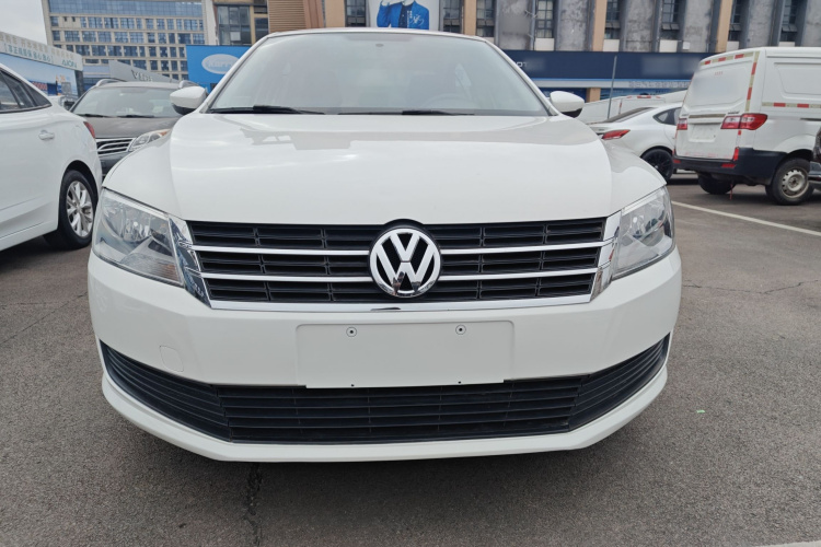 大众 朗逸 2013款 改款经典 1.6L 自动风尚版车身外观2