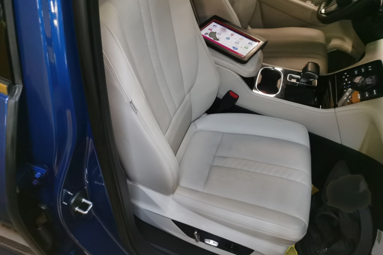 理想汽车 理想ONE 2020款 增程6座版局部细节41