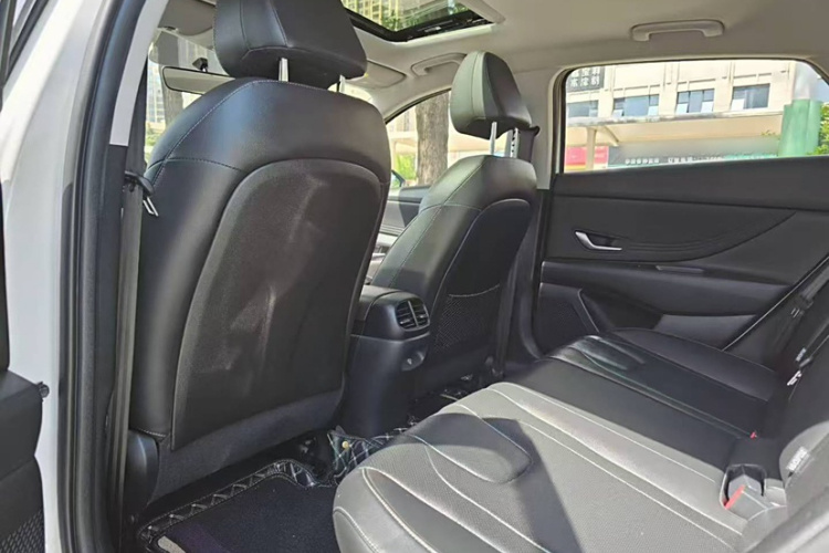 现代 伊兰特 2023款 1.5L CVT GLX精英版中控内饰7003