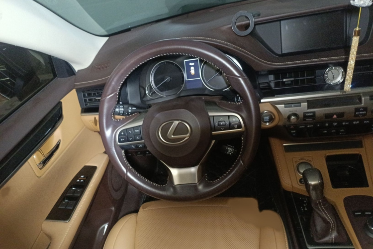 雷克萨斯ES 2015款 200 精英版局部细节13