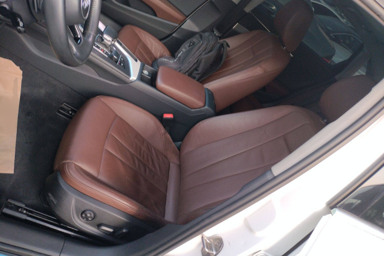 奥迪A4L 2019款 40 TFSI 时尚型 国VI中控内饰19