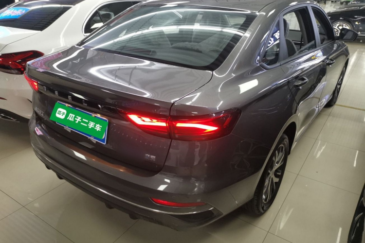 吉利汽车 帝豪 2026款 第4代 400万纪念款 1.5L 手动超越型车身外观7