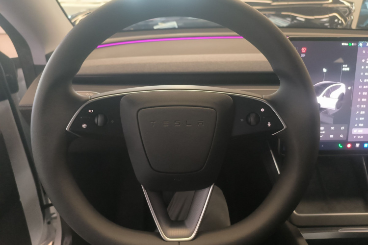特斯拉 Model Y 2025款 后轮驱动版中控内饰13