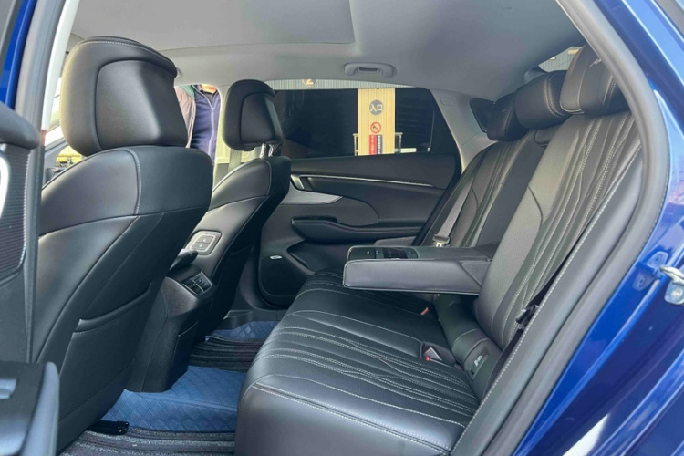 别克 君越 2023款 艾维亚版中控内饰7004