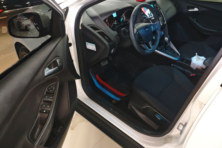 福特 福克斯 2017款 两厢 1.6L 自动舒适型智行版中控内饰20