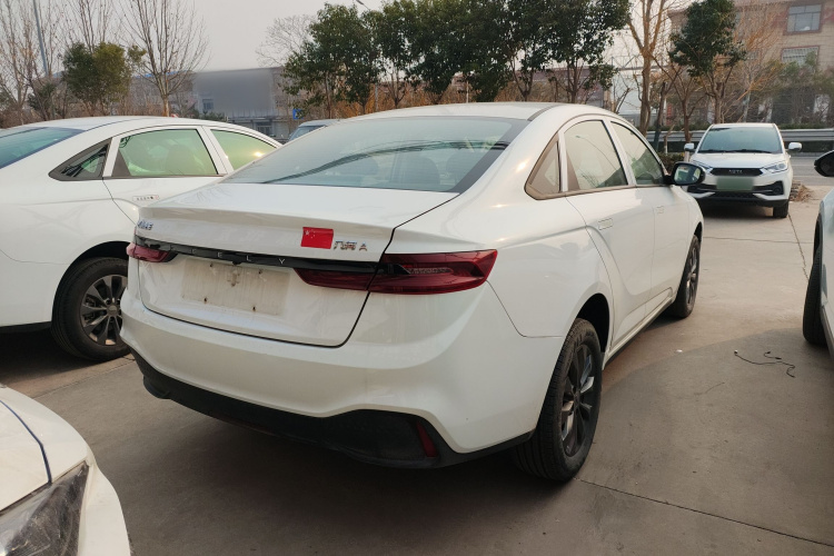 吉利几何A 2024款 410KM 出行版车身外观7