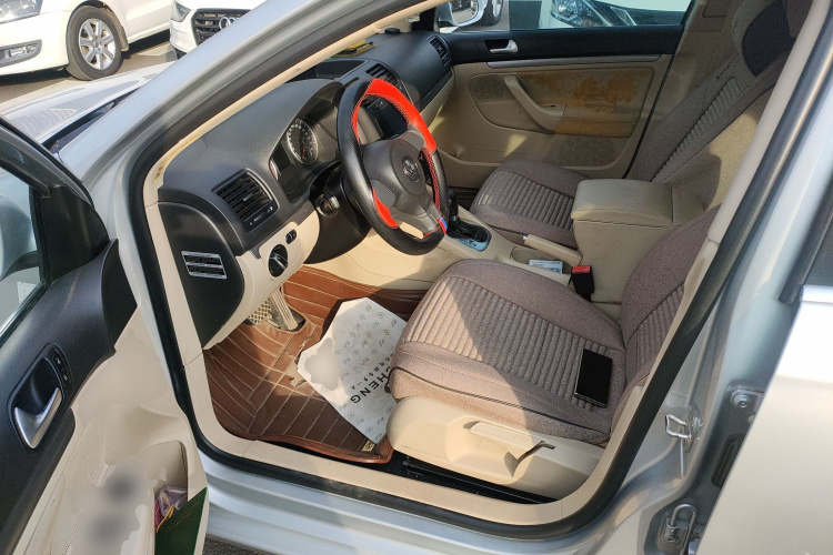 大众 速腾 2011款 1.6L 自动舒适型中控内饰20