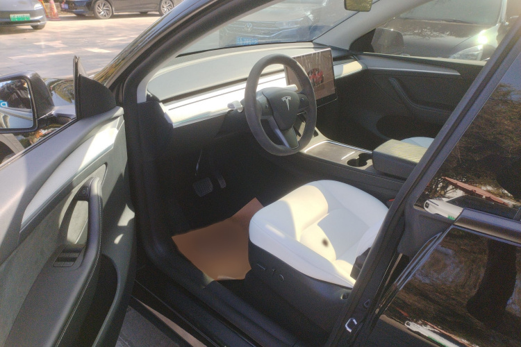 特斯拉 Model Y 2023款 后轮驱动版中控内饰7003